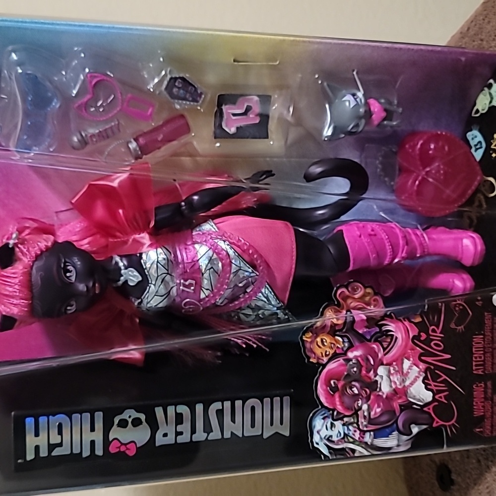 Monster High Doll.  Catty Noir - Picture 3 of 4